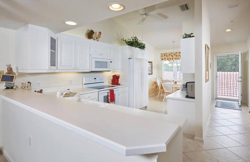 Naples Condo | 126 m² Condo ∙ 2 bedrooms ∙ 6 guests
