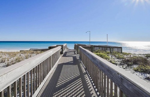 Holiday Isle Condo | 127 m² Condo ∙ 2 bedrooms ∙ 9 guests