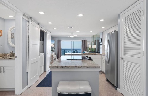 Crescent Beach Condo | 130 m² Condo ∙ 2 bedrooms ∙ 6 guests