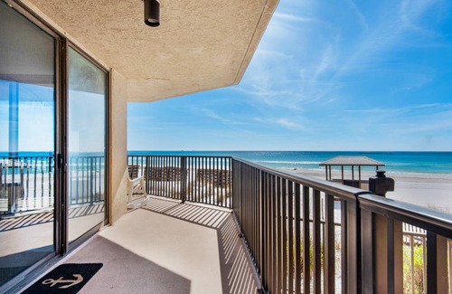 Thomas Drive Condo | 130 m² Condo ∙ 2 bedrooms ∙ 8 guests