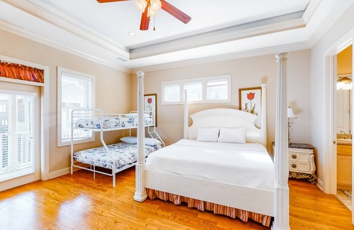 Crescent Beach House | 134 m² House ∙ 3 bedrooms ∙ 10 guests