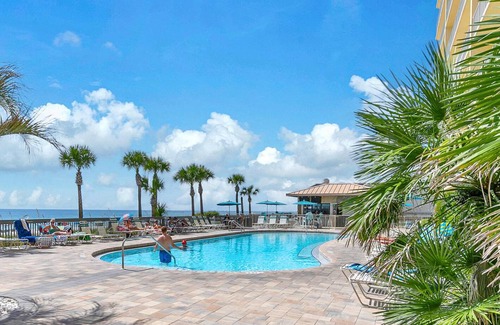 Thomas Drive Condo | 156 m² Condo ∙ 3 bedrooms ∙ 8 guests