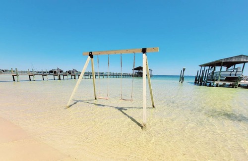 Fort Walton Beach Cottage | 167 m² Cabin ∙ 3 bedrooms ∙ 12 guests