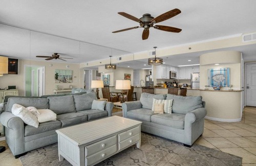 Gulfview Heights Condo | 186 m² Condo ∙ 2 bedrooms ∙ 6 guests