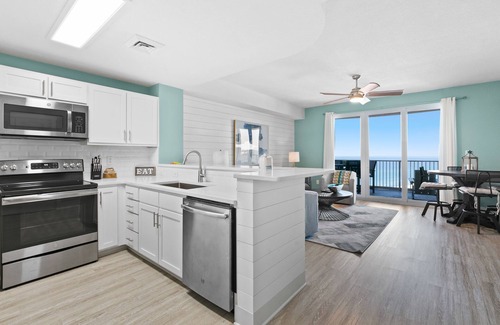 Panama City Beach Condo | 18th-floor condo with water views, pool, hot tub & private beach access