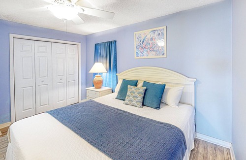 Navarre Beach Condo | 1st Floor Cozy Tropical Condo W/Bay Views Pool & Grills