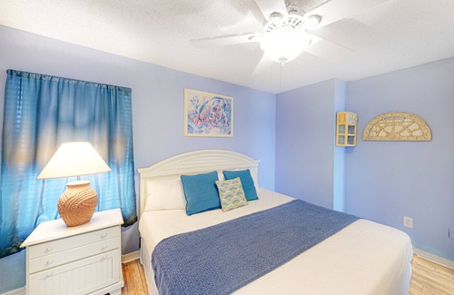 Navarre Beach Condo | 1st Floor Cozy Tropical Condo W/Bay Views Pool & Grills