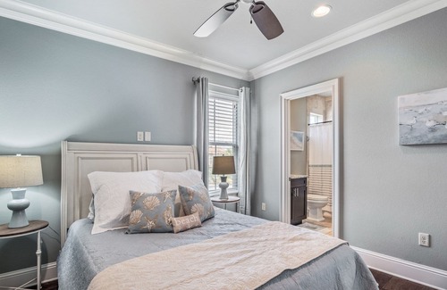 Villa Lago House | 2 GOLF CARTS! Trendy Chic Beach House, Walk to Pool, Tram to Beach and Wharf