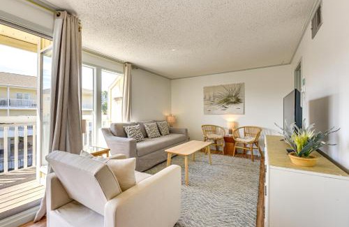 Holiday Isle Apartment | 2 Mi to HarborWalk Village Cozy Condo with Balcony
