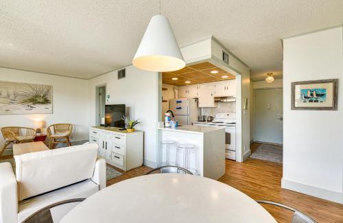 Holiday Isle Apartment | 2 Mi to HarborWalk Village Cozy Condo with Balcony