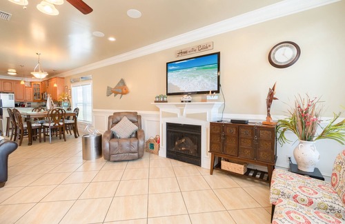 Bel Air House | 2 minute walk to the Beach! Family Beach House Sleeps 16 with a Private Pool!