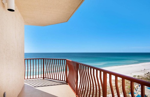 Thomas Drive Condo | 214 m² Condo ∙ 3 bedrooms ∙ 10 guests