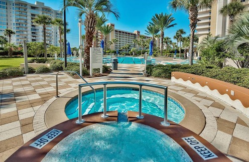 Holiday Isle Condo | 214 m² Condo ∙ 3 bedrooms ∙ 8 guests