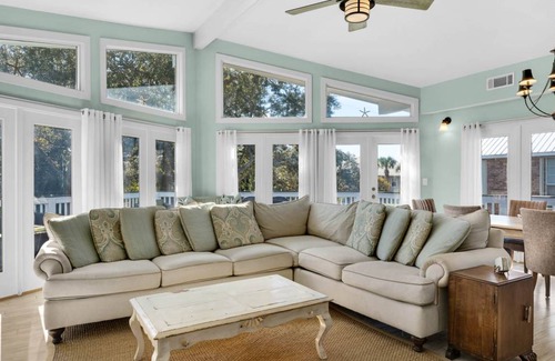 Gulfview Heights House | 215 m² House ∙ 5 bedrooms ∙ 14 guests
