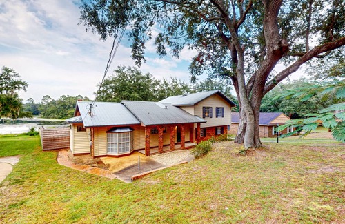 Milton House | 215 m² House ∙ 4 bedrooms ∙ 8 guests
