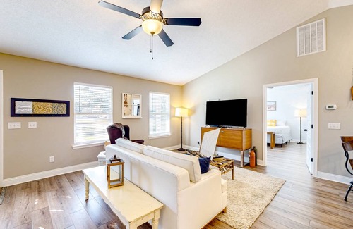 Pretty Bayou House | 218 m² House ∙ 3 bedrooms ∙ 8 guests
