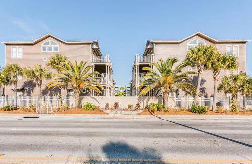 Crescent Beach House | 220 m² House ∙ 4 bedrooms ∙ 12 guests