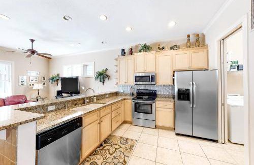 Crescent Beach House | 220 m² House ∙ 4 bedrooms ∙ 12 guests