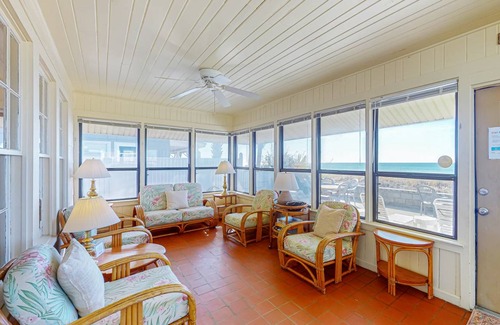 Bahama Beach House | 221 m² House ∙ 5 bedrooms ∙ 15 guests