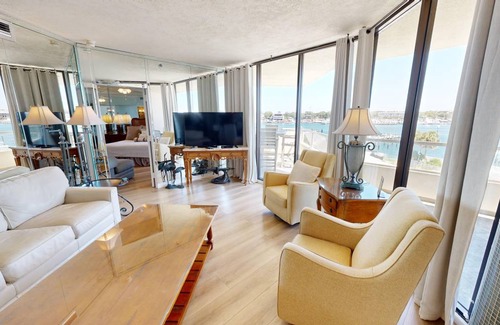 Holiday Isle Condo | 223 m² Condo ∙ 3 bedrooms ∙ 8 guests