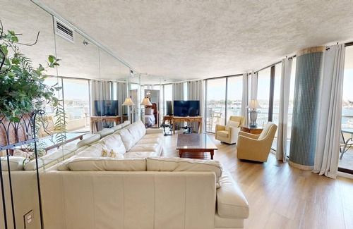 Holiday Isle Condo | 223 m² Condo ∙ 3 bedrooms ∙ 8 guests
