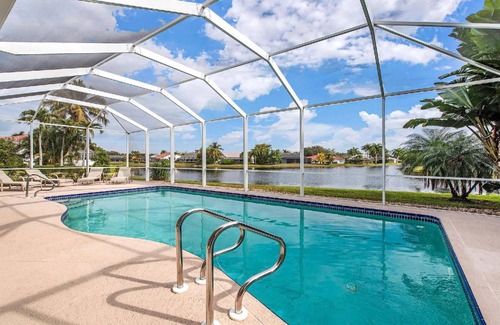Crown Pointe House | 230 m² House ∙ 4 bedrooms ∙ 8 guests