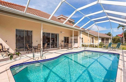 Crown Pointe House | 230 m² House ∙ 4 bedrooms ∙ 8 guests