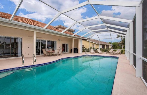 Crown Pointe House | 230 m² House ∙ 4 bedrooms ∙ 8 guests