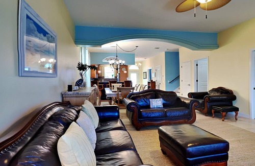 Sunset Pass House | 248 m² House ∙ 5 bedrooms ∙ 12 guests