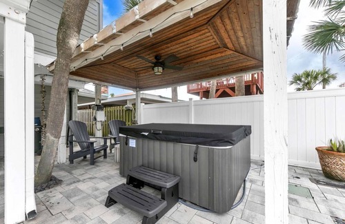 Crescent Beach House | 256 m² House ∙ 6 bedrooms ∙ 18 guests