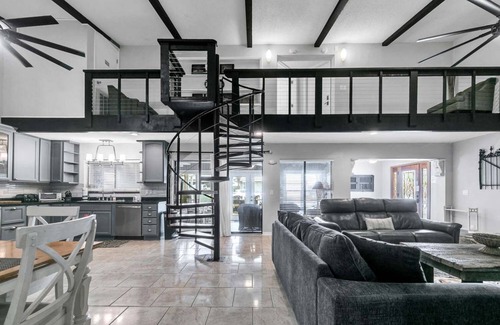 Crescent Beach House | 256 m² House ∙ 6 bedrooms ∙ 18 guests