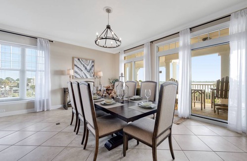 Upper Grand Lagoon Condo | 257 m² Condo ∙ 4 bedrooms ∙ 8 guests