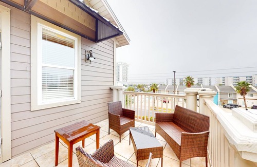Crescent Beach House | 261 m² House ∙ 4 bedrooms ∙ 14 guests
