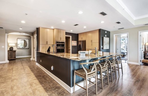 Upper Grand Lagoon Condo | 267 m² Condo ∙ 4 bedrooms ∙ 8 guests