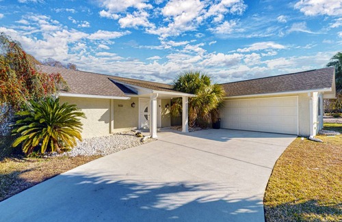 Upper Grand Lagoon House | 271 m² House ∙ 3 bedrooms ∙ 10 guests