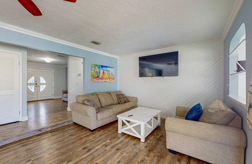 Upper Grand Lagoon House | 271 m² House ∙ 3 bedrooms ∙ 10 guests