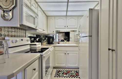 Panama City Beach Condo | 2nd Floor @ THE SUMMIT 1BR 1BA! Free Beach Chairs! $240 Weekly Value