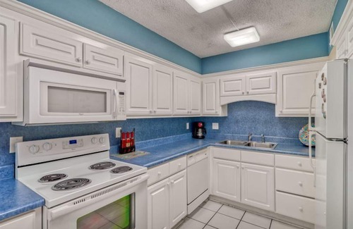 Biltmore Beach Condo | 3 Bd/Ba Standard Shoreline, Steps to Beach & Pool! Sleeps 8! First Floor Condo
