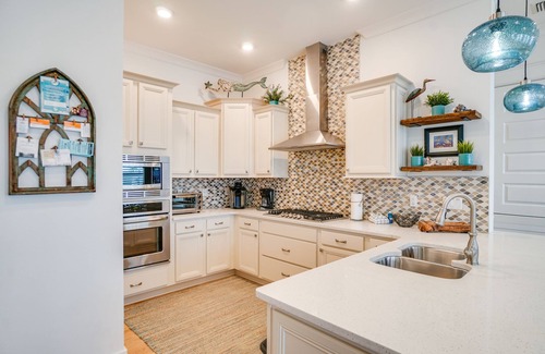 Panama City Beach House | 30A Cake by the Ocean - Dog Friendly - Free Golf Each Day - 2 Pools, Sleeps 6