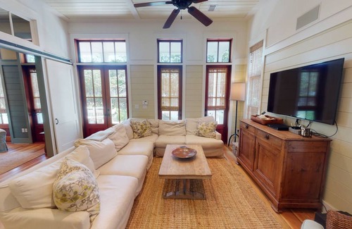 Beach District House | 339 m² House ∙ 6 bedrooms ∙ 14 guests