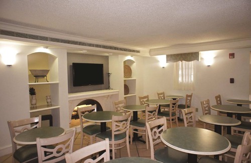 Northeast Pensacola Hotel | 35 m² Hotel ∙ 127 guests