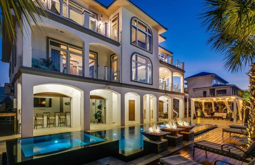 Villa Primera House | 364 m² House ∙ 4 bedrooms ∙ 16 guests