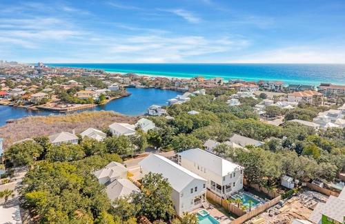 Crystal Beach House | 388 m² House ∙ 8 bedrooms ∙ 20 guests