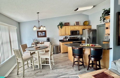 Gulf Breeze House | 3B 2bath House in charming Gulf Breeze with private pool and privacy fence.
