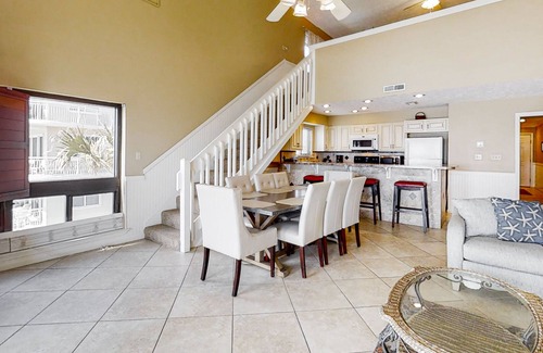Crystal Beach Condo | 3rd Floor Condo Amenities, Beach Access, Beach Equipment Included