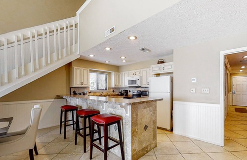 Crystal Beach Condo | 3rd Floor Condo Amenities, Beach Access, Beach Equipment Included