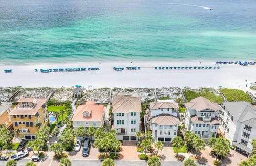Destin House | 422 m² House ∙ 8 bedrooms ∙ 20 guests