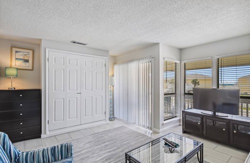 Holiday Isle Condo | 44 m² Condo ∙ 4 guests