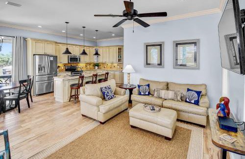 Hollywood Beach House | 5 Bed, 5 Bath Beach Home/Only a 3 Minute Walk To The Beach! SLEEPS 12