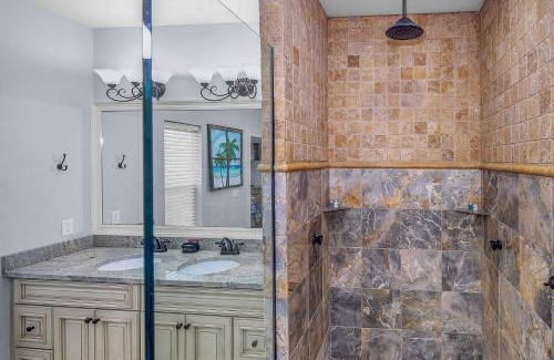 Hollywood Beach House | 5 Bed, 5 Bath Beach Home/Only a 3 Minute Walk To The Beach! SLEEPS 12